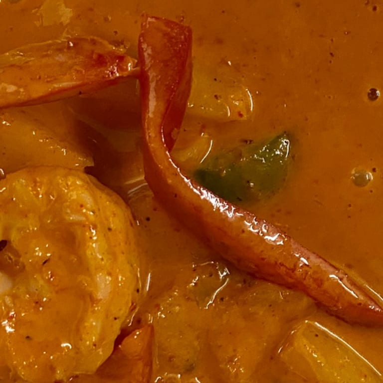 Spicy Red Curry Delights: Thai Cuisine Favorites